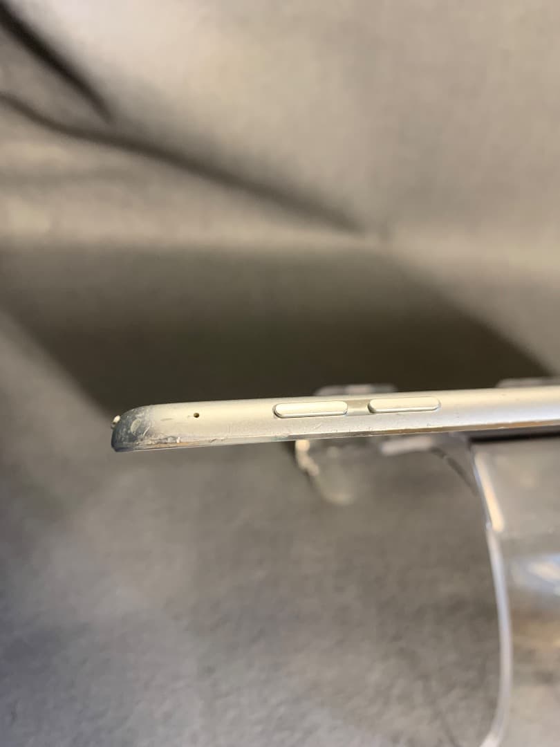 中古品 iPad mini 第4世代 128GB Wi-Fi版 シルバー色