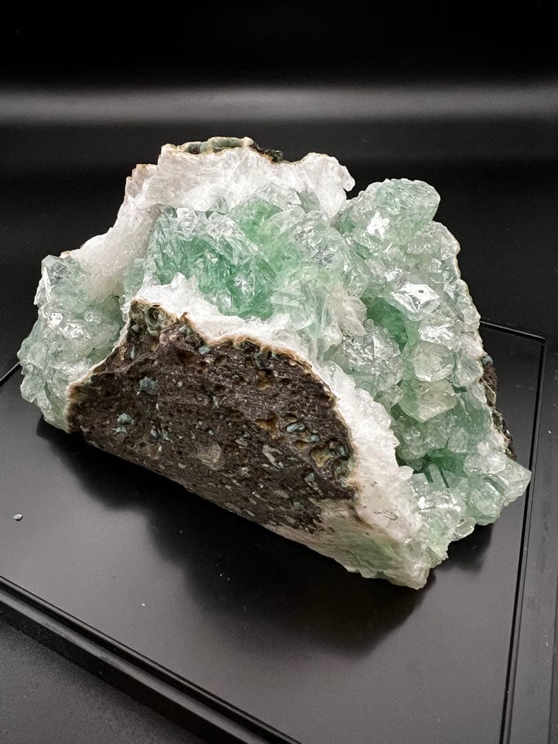 グリーンアポフィライト　スティルバイト　母岩付き　インド産