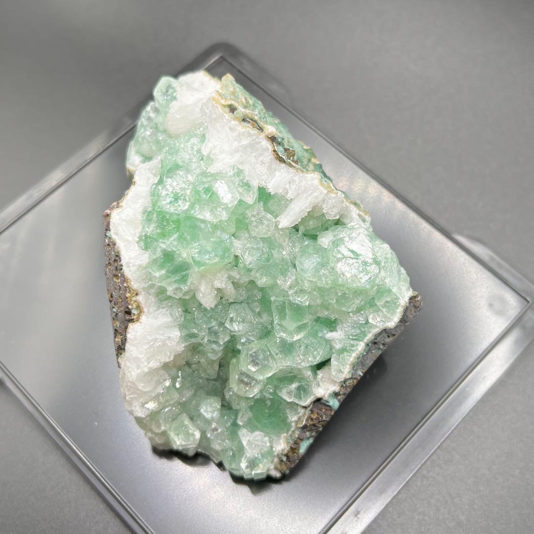 グリーンアポフィライト　スティルバイト　母岩付き　インド産