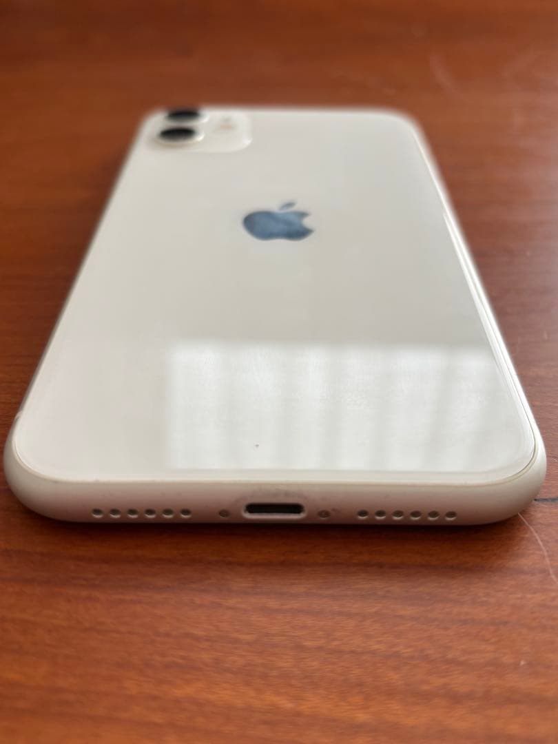 iPhone 11 本体のみ　64G 充電口に汚れあり　SIMフリー