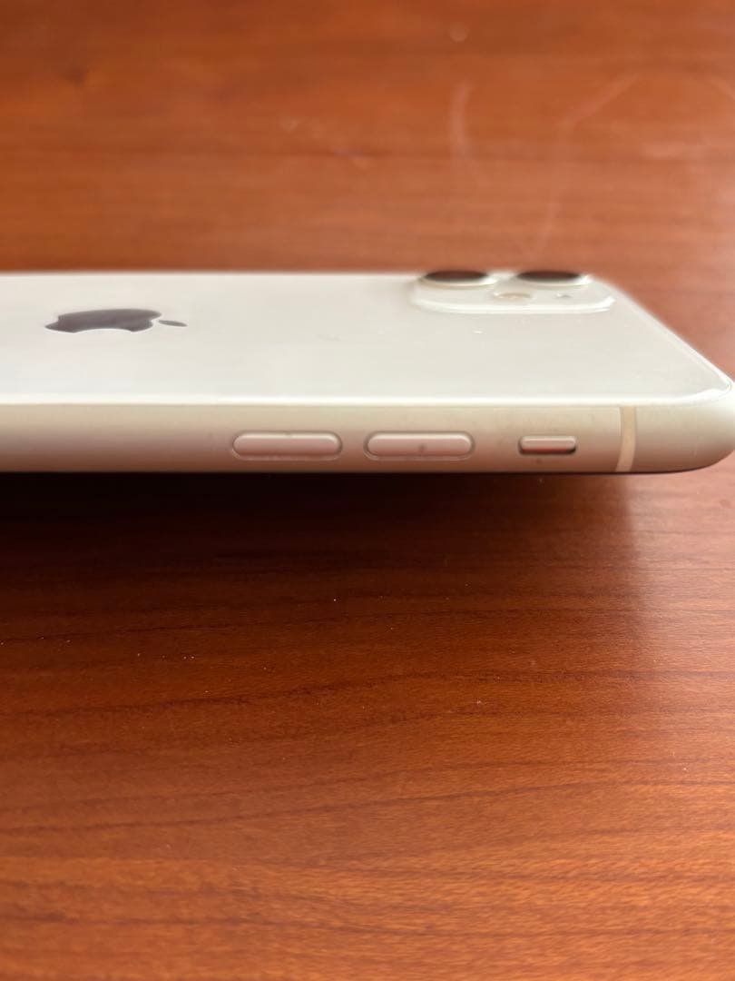 iPhone 11 本体のみ　64G 充電口に汚れあり　SIMフリー