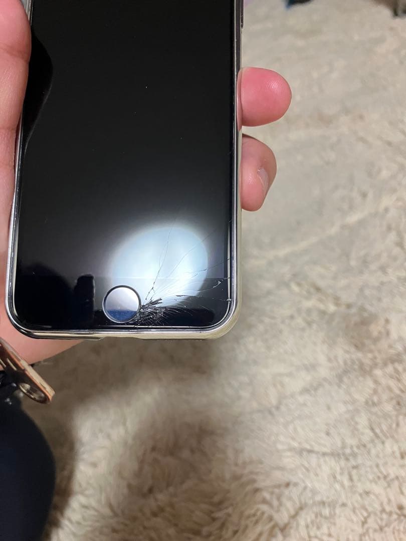 【画面割れあり】iPhoneSE第2世代　128GB レッド