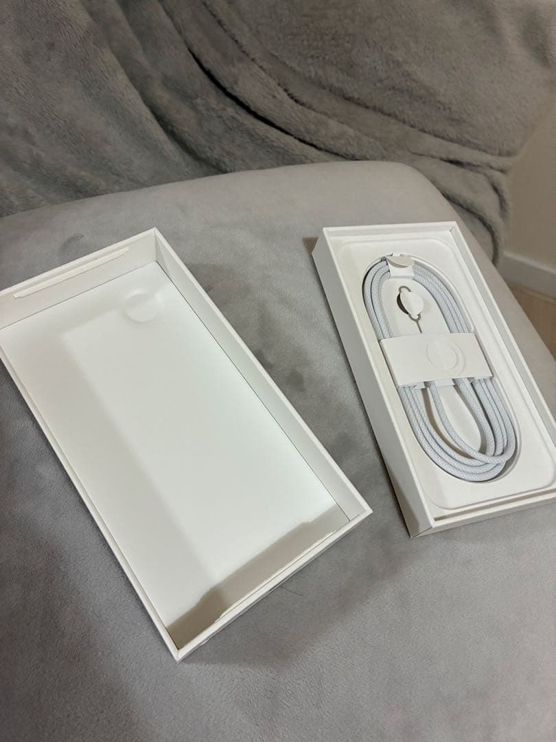 iPhone16eブラック256G バッテリー100% ケース、新品フィルム付き