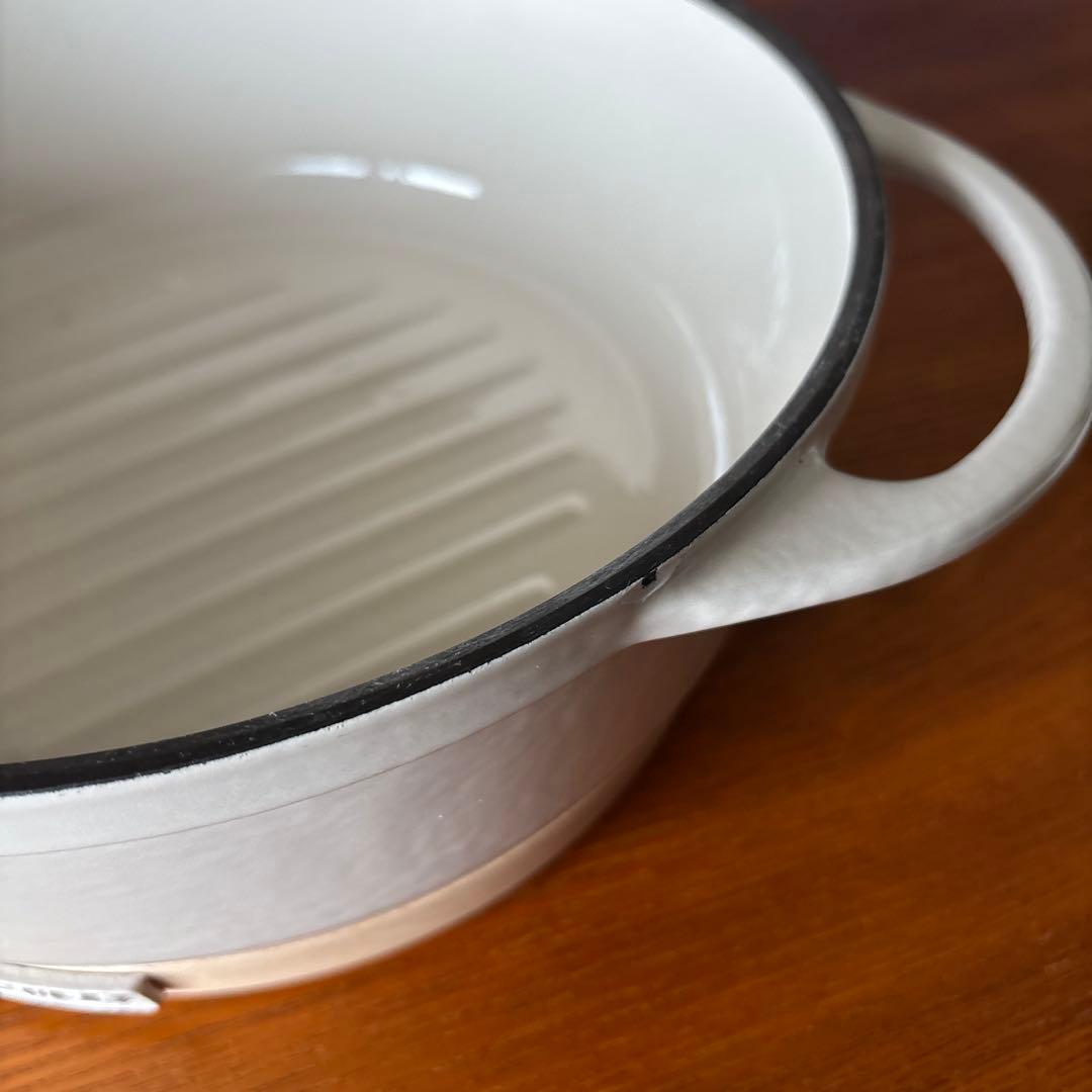 ク*ア様 VERMICULAR バーミキュラ22cm クリーム色＆マグネットトリ