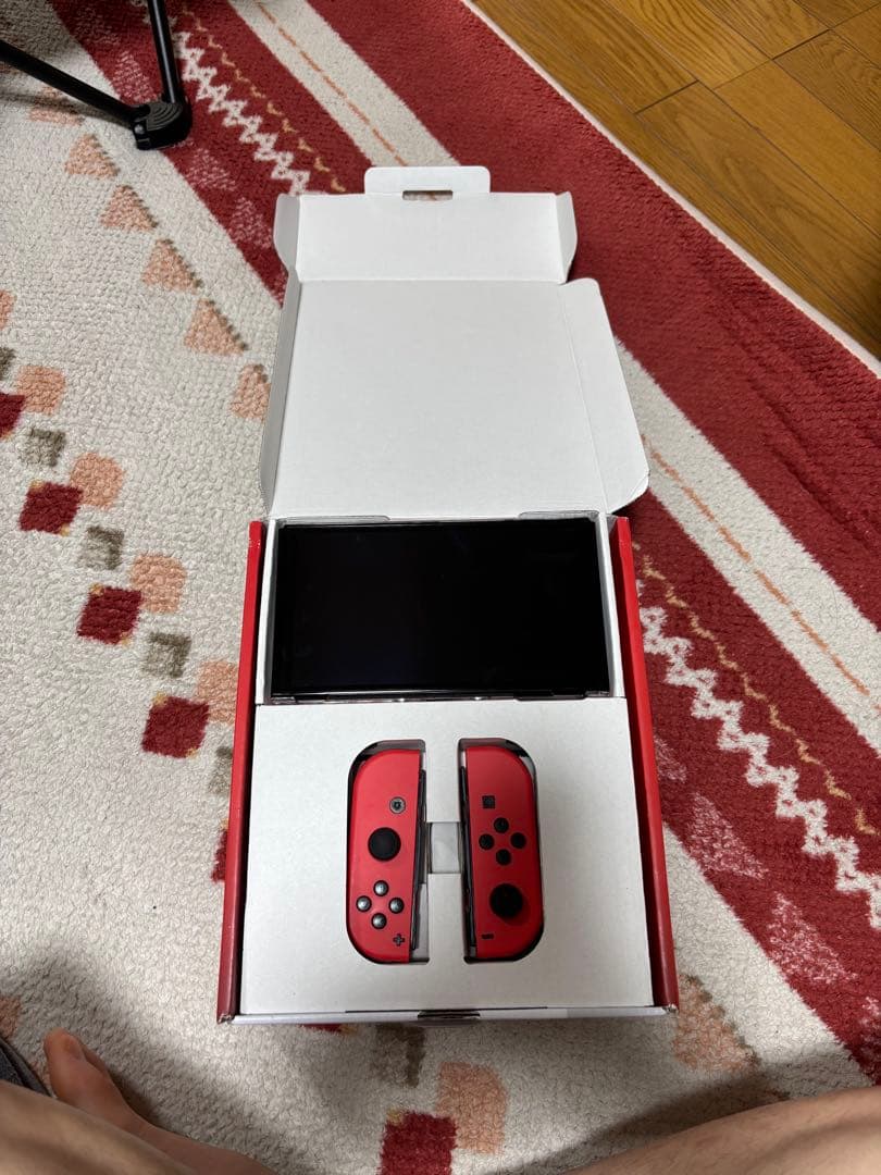 Nintendo Switch 有機ELモデル　マリオレッド
