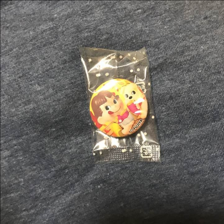 ペコちゃん人形  缶バッチ付き