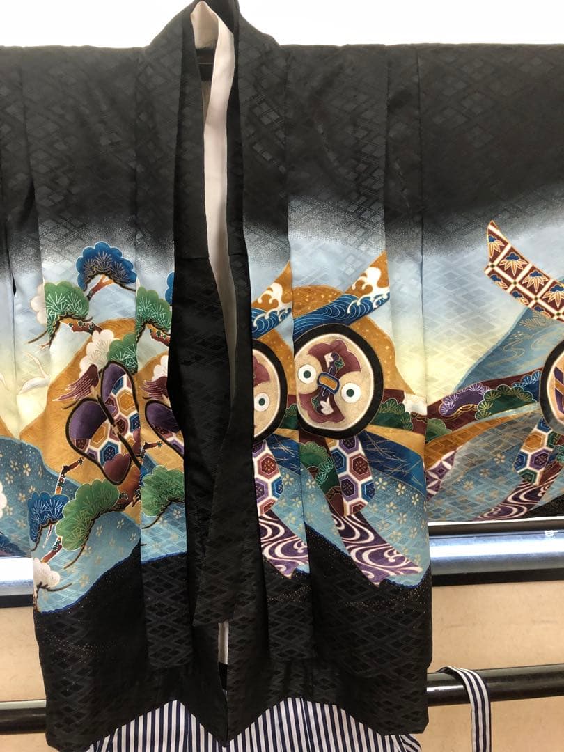 七五三用 伝統的な黒い着物　ポリエステル　中古　五歳