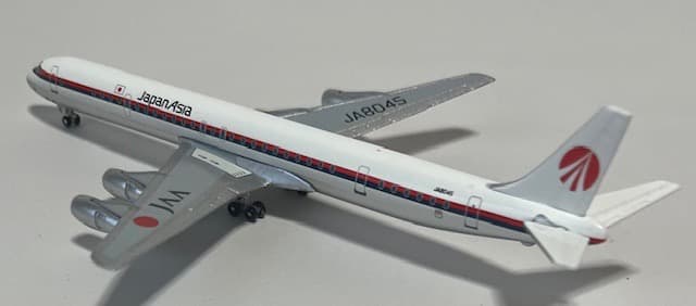 JAA  / JAL DC-8-61 2機セット 1機に難あり