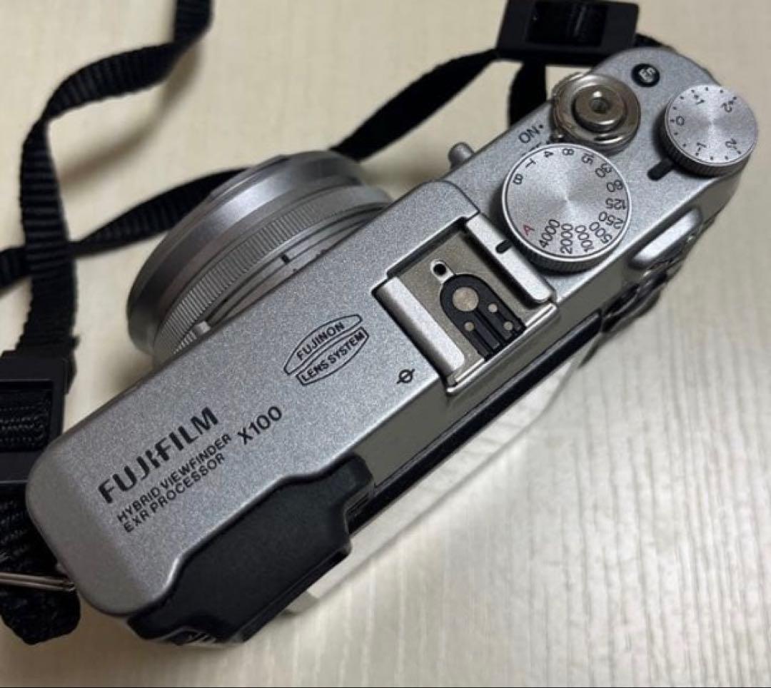 FUJIFILM X100 コンパクトデジタルカメラ