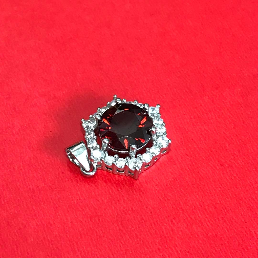 借金を返済しお金に苦労しない人生　天然石ガーネットは逆転人生を引き寄せる