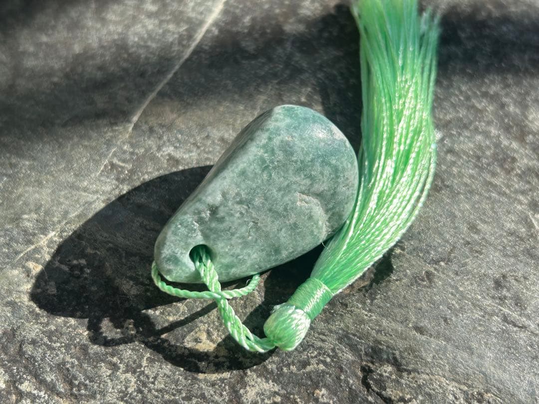 糸魚川翡翠 タッセル付き石笛