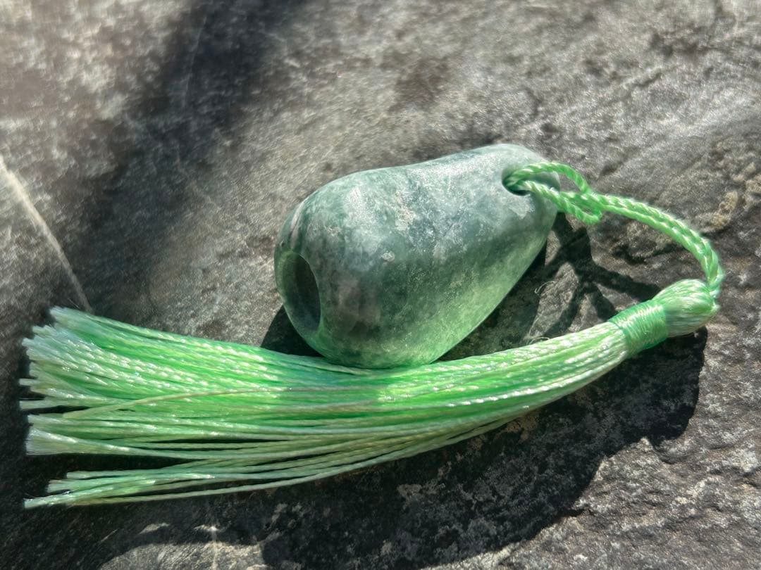 糸魚川翡翠 タッセル付き石笛