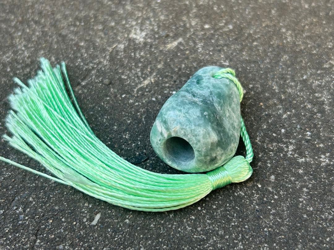 糸魚川翡翠 タッセル付き石笛