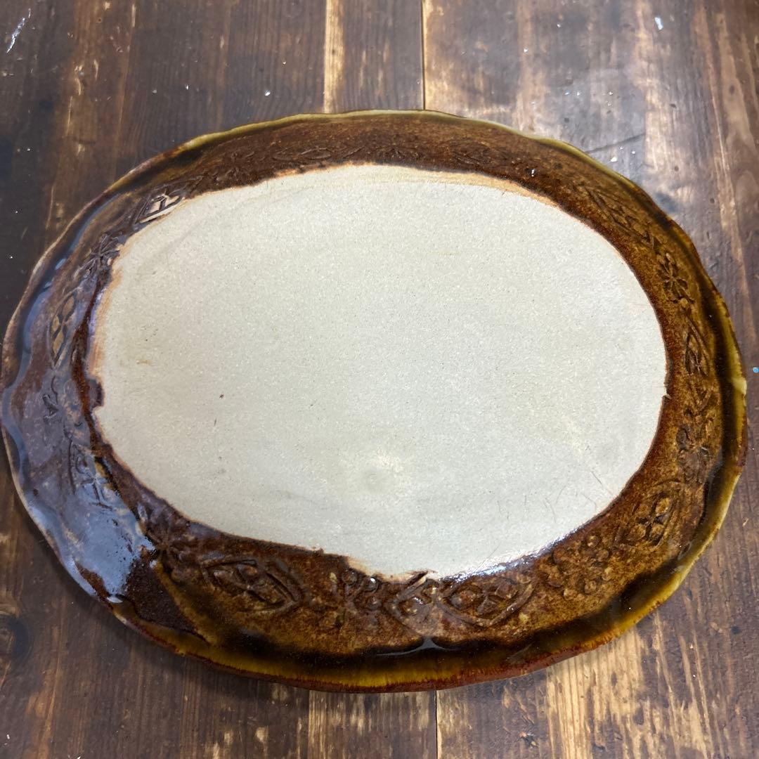 作家　陶芸作家　スリップウエア　うさぎ　オーバル　カレーパスタ　深皿　①