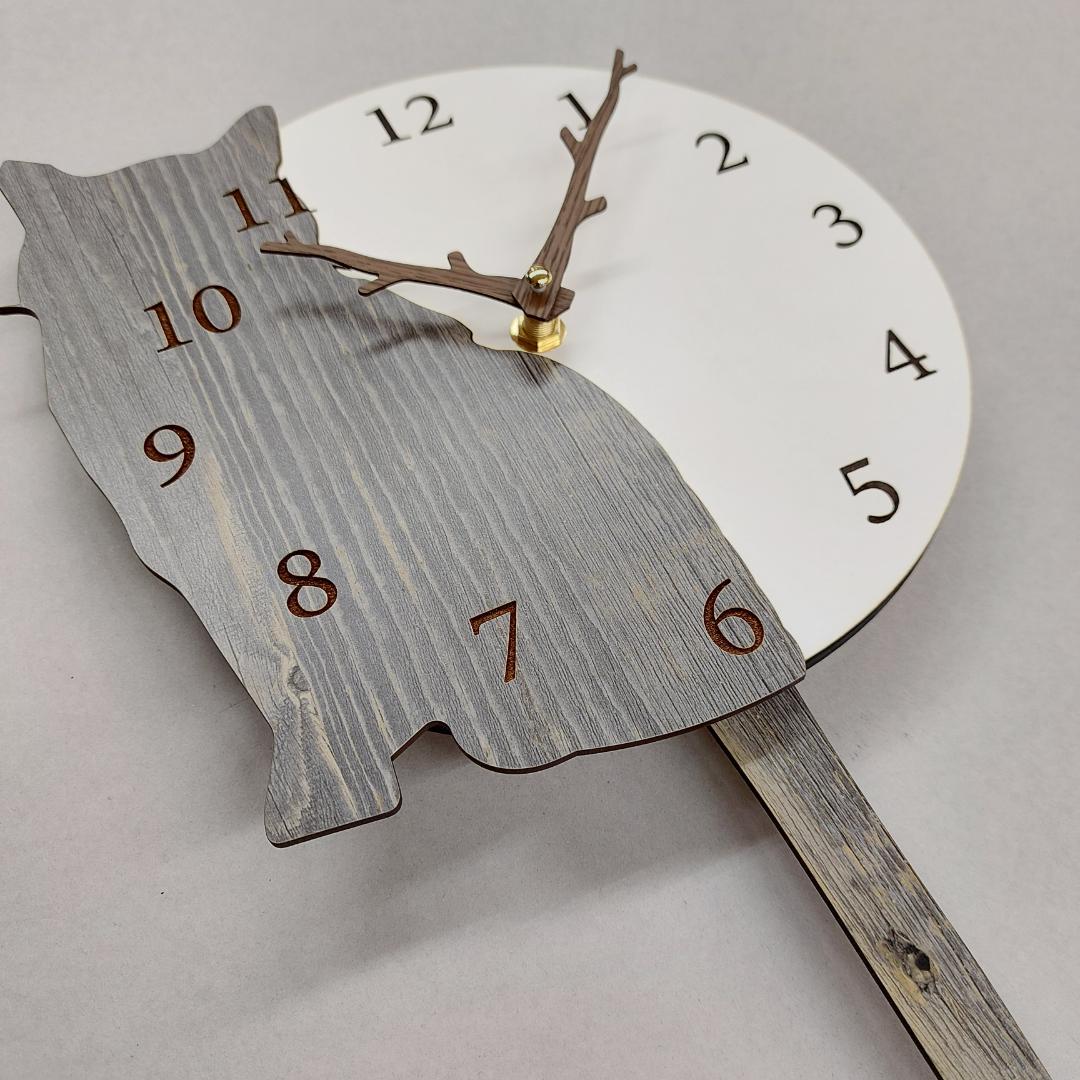 【限定値下げ】【静音タイプ】名入れ　しっぽ 振り子　猫⑥　グレー　掛け時計