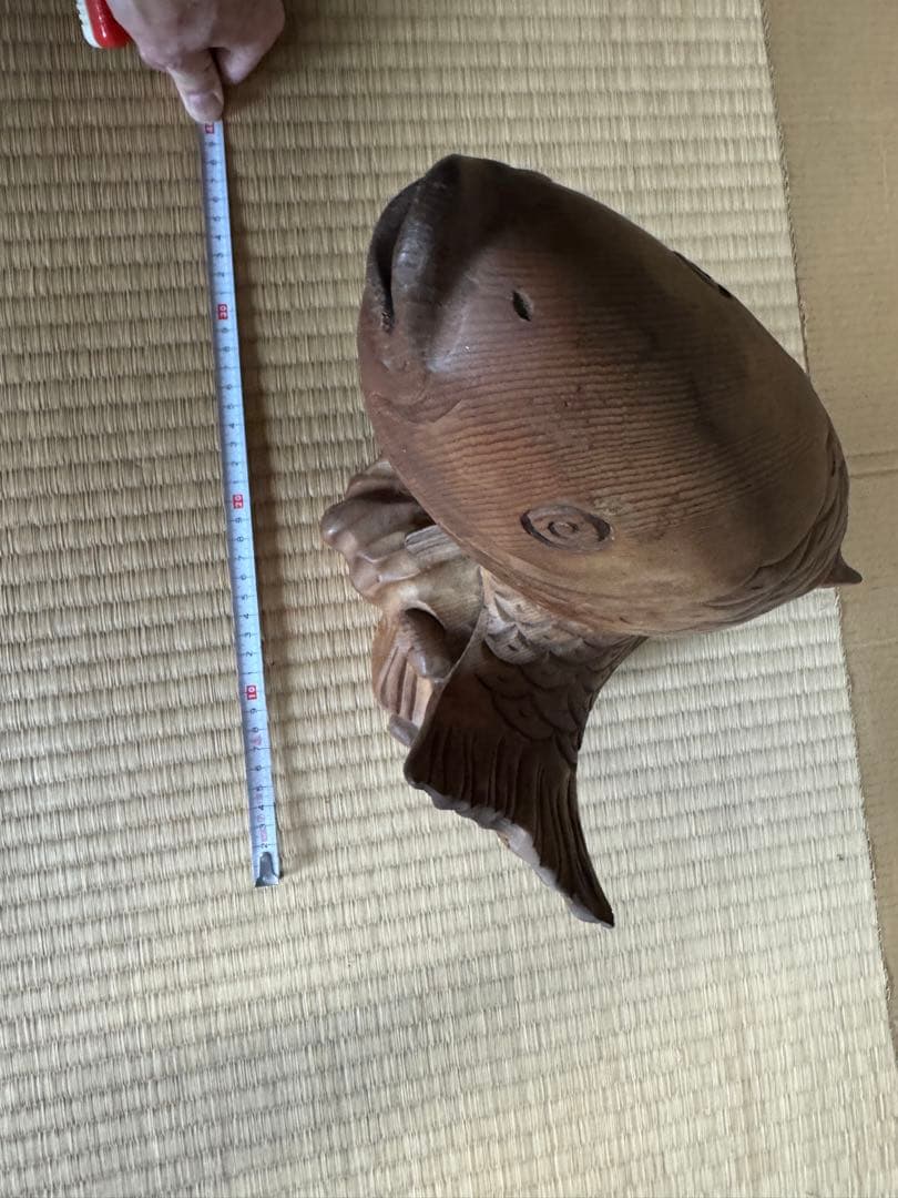 木製ののぼり鯉の彫刻 約30cm