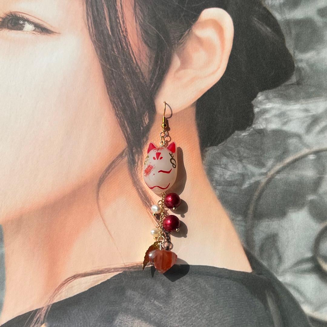 青と紅彼岸花柄の狐面と鬼灯のピアス　イヤリングチャイナドレス　和風アクセサリー