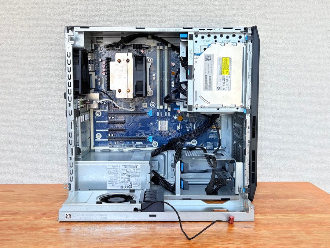 ベアボーン状態のHP Z2 Tower G5（Xeon W-1250付き）