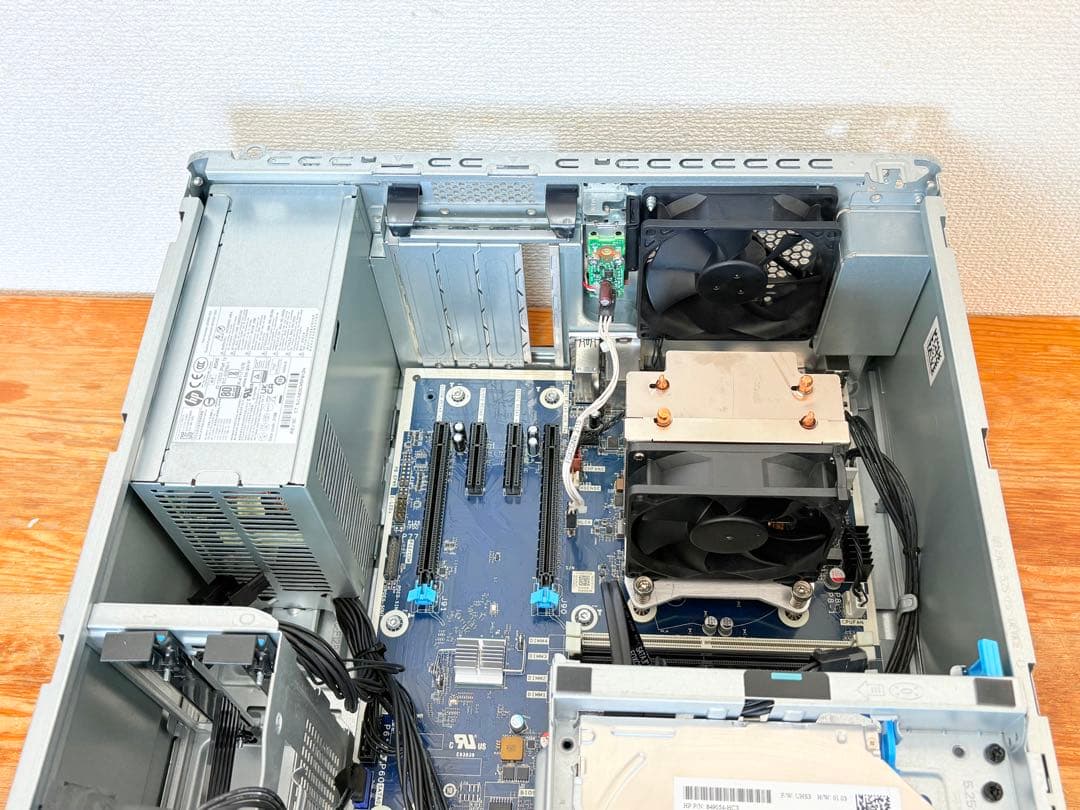 ベアボーン状態のHP Z2 Tower G5（Xeon W-1250付き）
