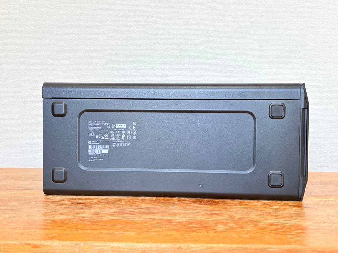 ベアボーン状態のHP Z2 Tower G5（Xeon W-1250付き）