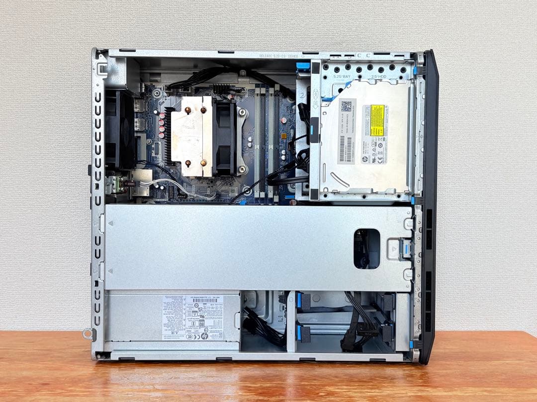 ベアボーン状態のHP Z2 Tower G5（Xeon W-1250付き）