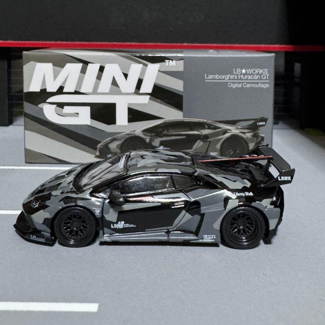 minigt lbwkランボルギーニ ウラカン カモフラージュ