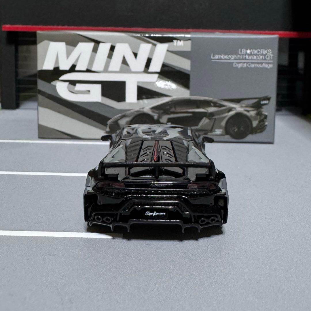 minigt lbwkランボルギーニ ウラカン カモフラージュ