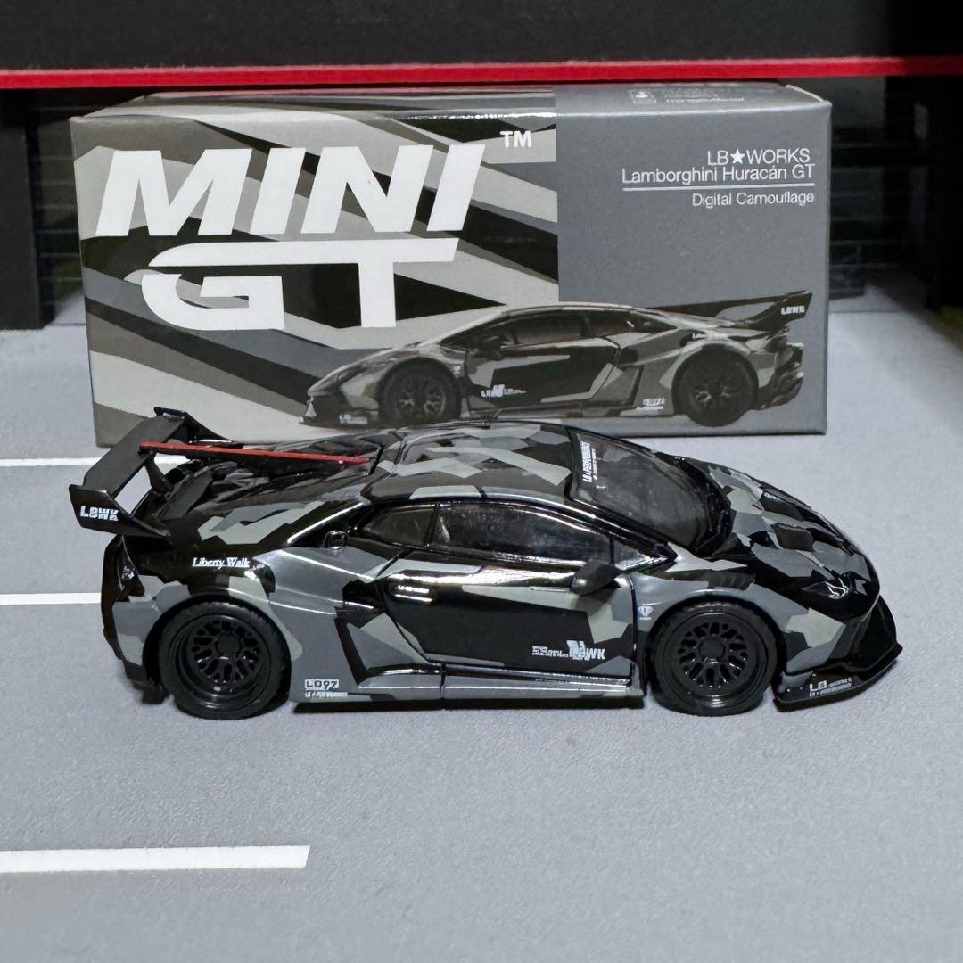 minigt lbwkランボルギーニ ウラカン カモフラージュ