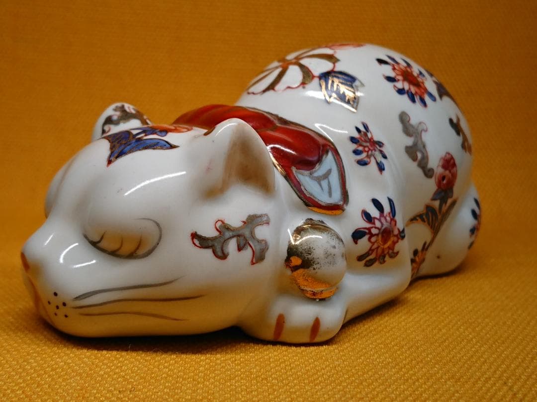 【美品】猫　白猫　眠り猫　骨董　陶器　置物　インテリア　工芸品　美術品A2862