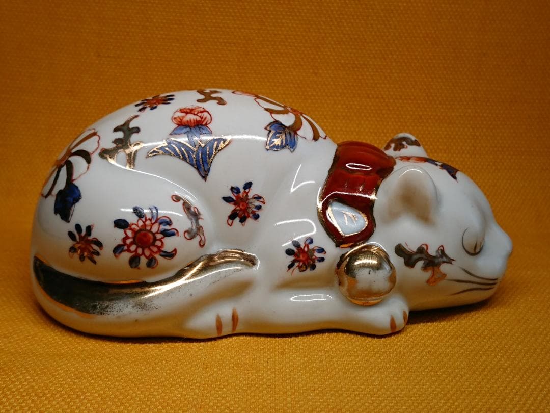 【美品】猫　白猫　眠り猫　骨董　陶器　置物　インテリア　工芸品　美術品A2862