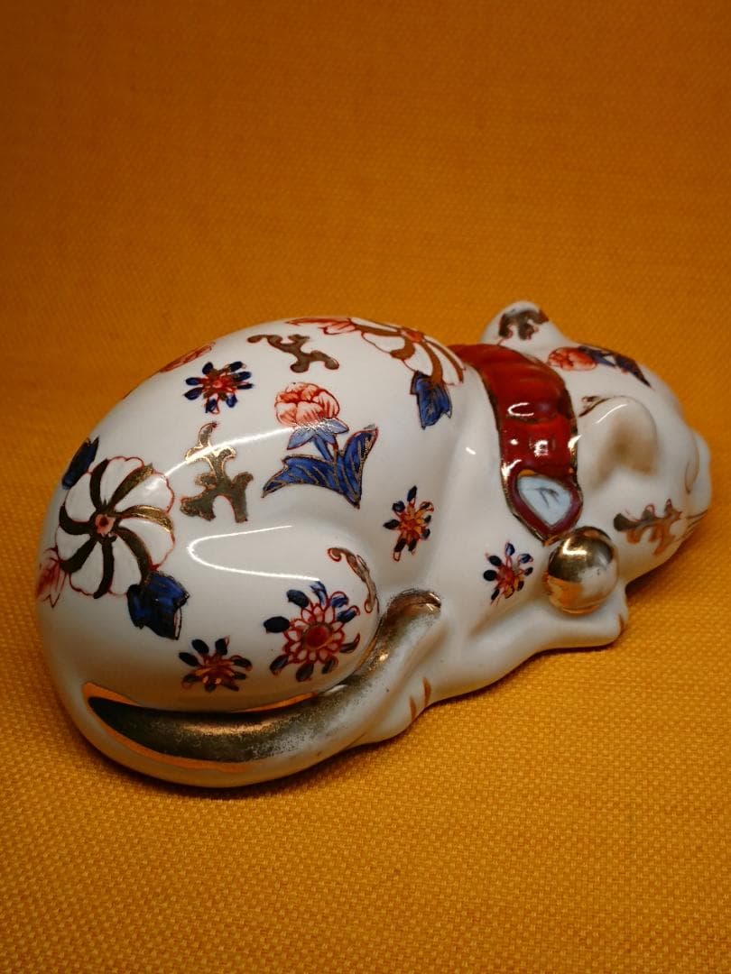 【美品】猫　白猫　眠り猫　骨董　陶器　置物　インテリア　工芸品　美術品A2862