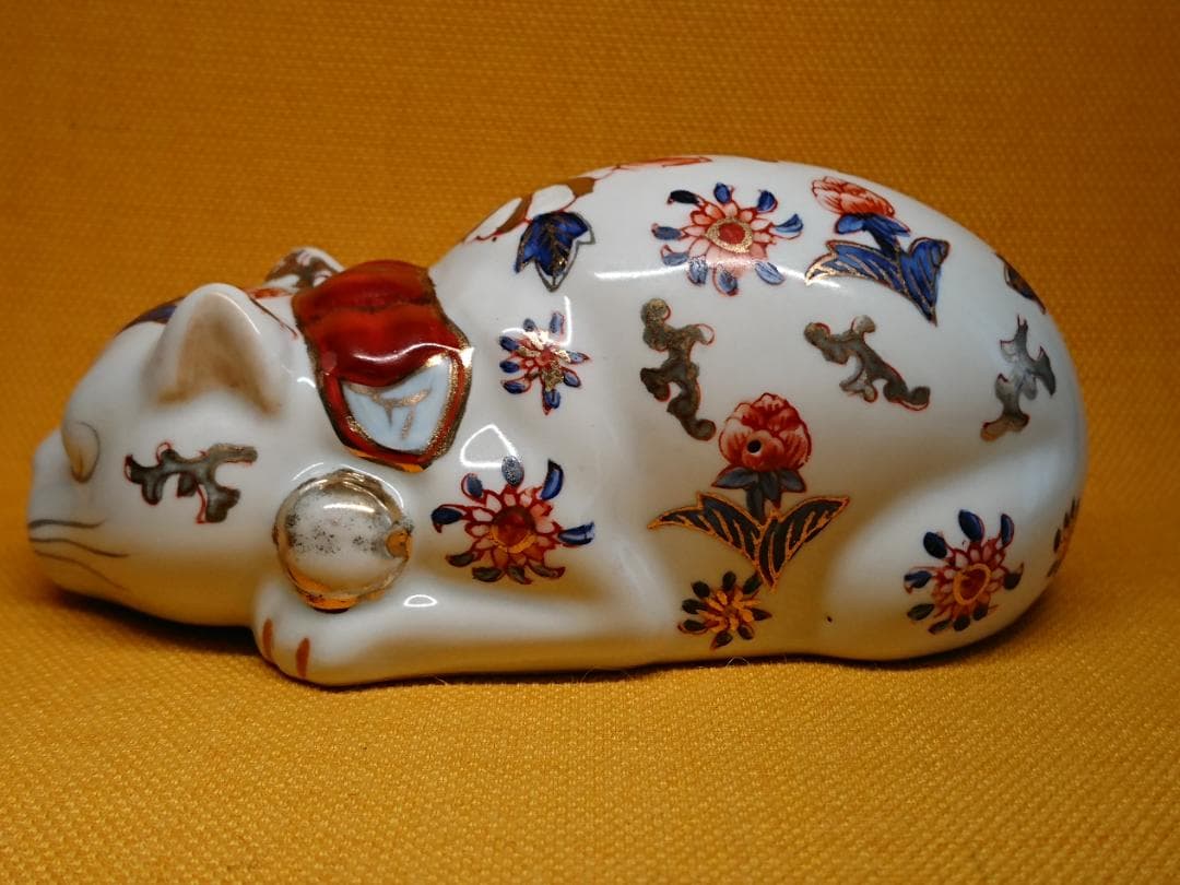 【美品】猫　白猫　眠り猫　骨董　陶器　置物　インテリア　工芸品　美術品A2862