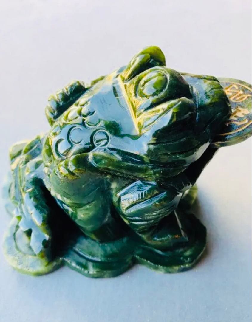 銭カエル彫刻オブジェ　天然石サーペンティン　金運　勝負運　カエル置物　原石　神社