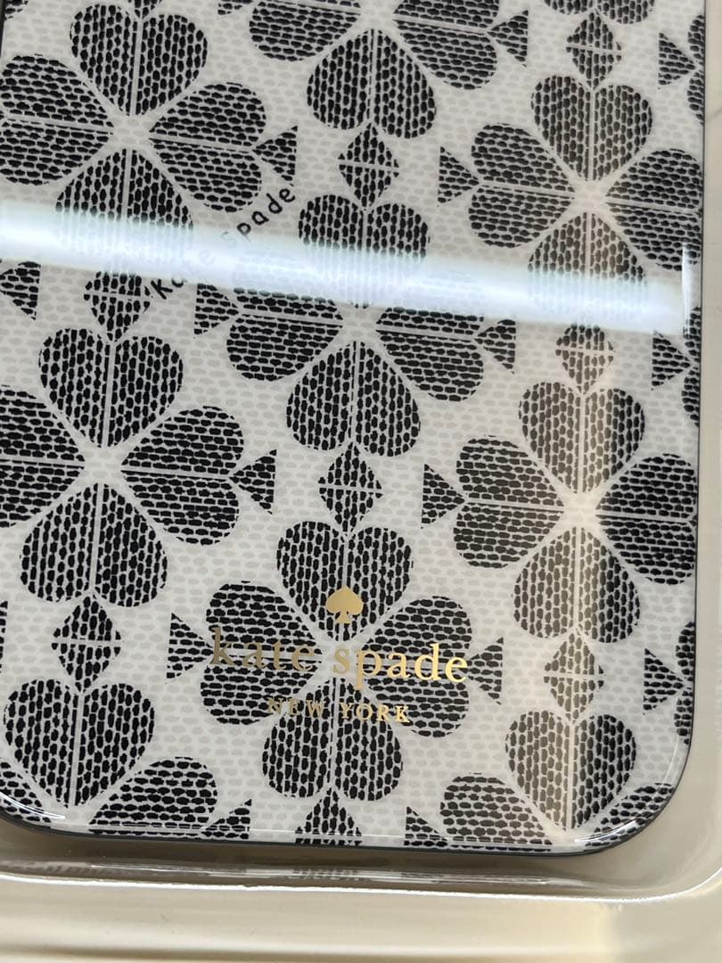 【新品未使用】01 ケイトスペード　iPhone15 スマホケース　カバー