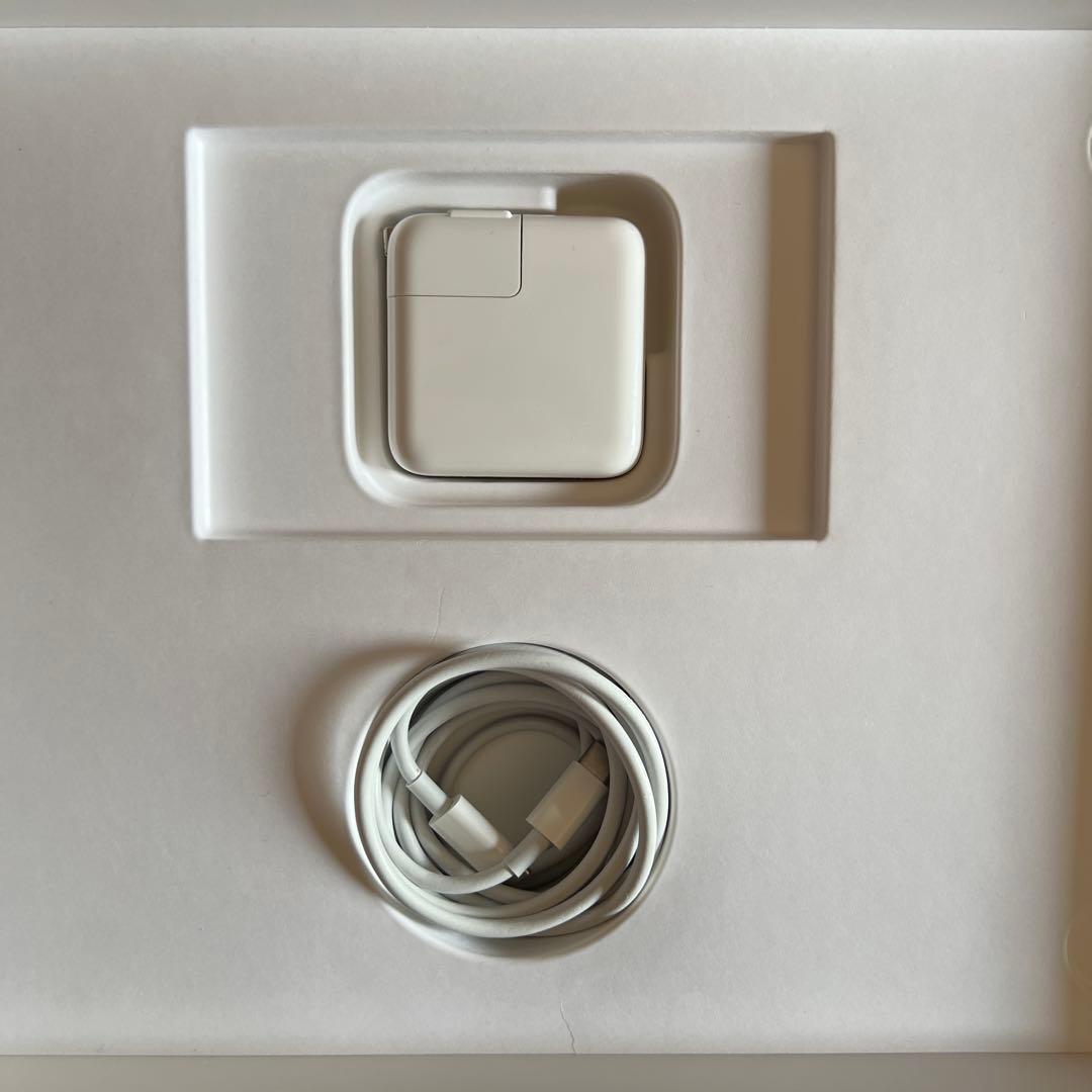 MacBook Air 13-inch M1 2020 充放電回数16回　美品