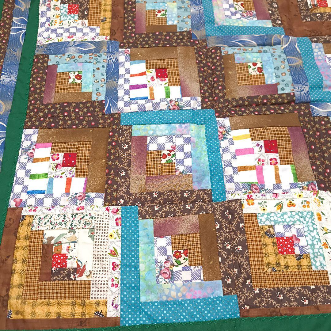 ログキャビンパターンの手作りパッチワークキルト 約90cm四方