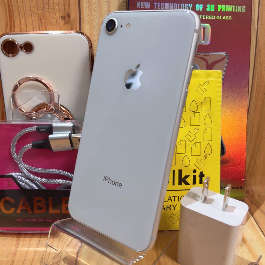 SIMフリー 本体 iPhone 8 64 GB シルバー 168 電池新品