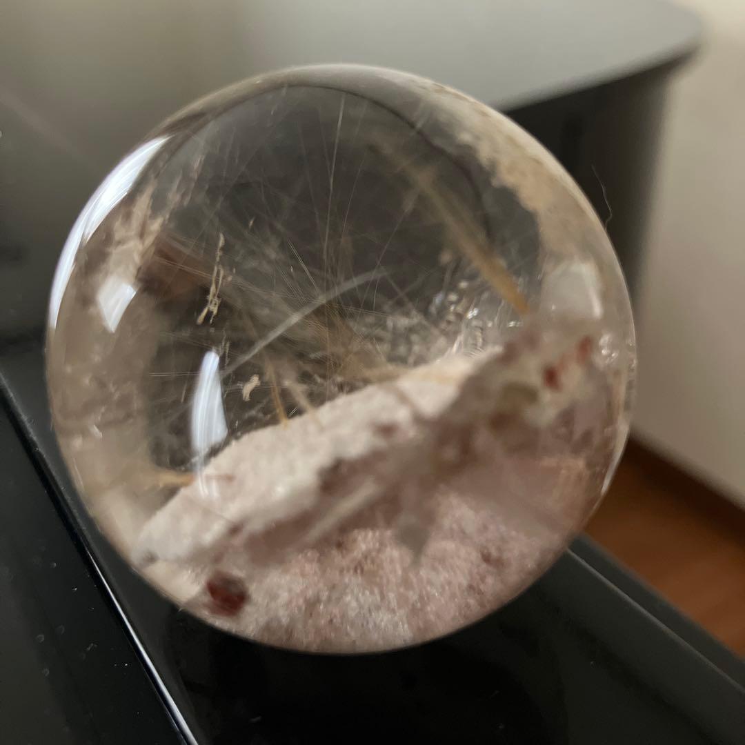 コレクションに！ホワイトガーデンとルチルクォーツの共生　スフィア　天然石置物