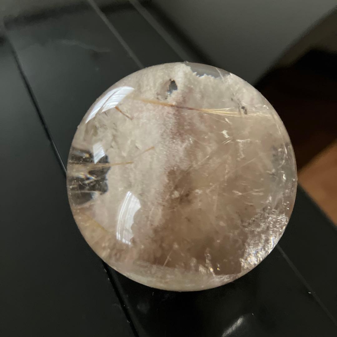 コレクションに！ホワイトガーデンとルチルクォーツの共生　スフィア　天然石置物