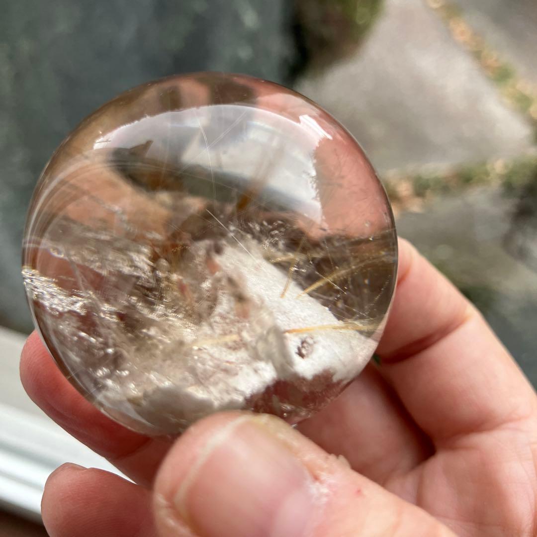 コレクションに！ホワイトガーデンとルチルクォーツの共生　スフィア　天然石置物