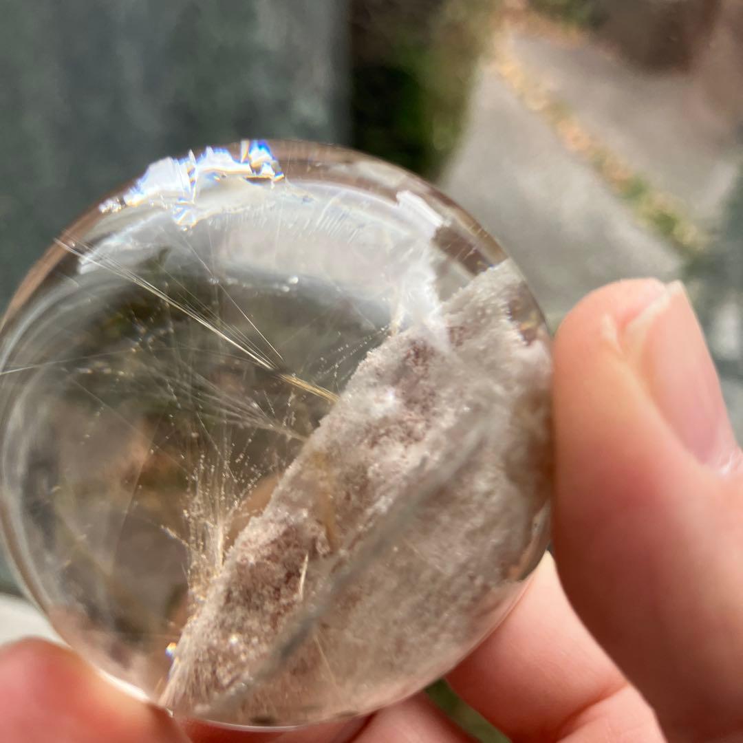 コレクションに！ホワイトガーデンとルチルクォーツの共生　スフィア　天然石置物