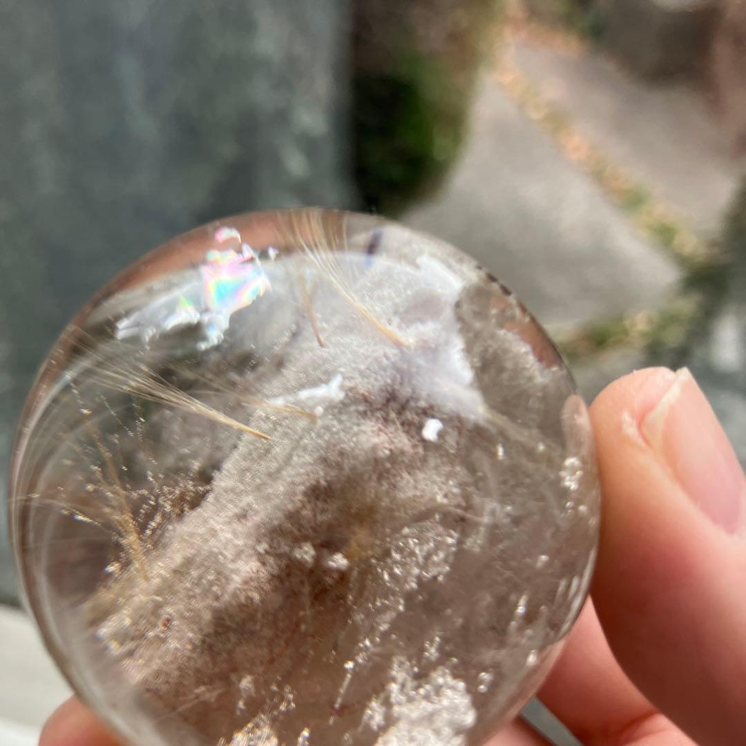 コレクションに！ホワイトガーデンとルチルクォーツの共生　スフィア　天然石置物