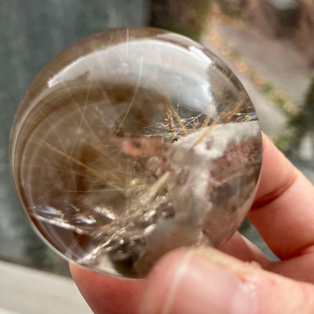 コレクションに！ホワイトガーデンとルチルクォーツの共生　スフィア　天然石置物