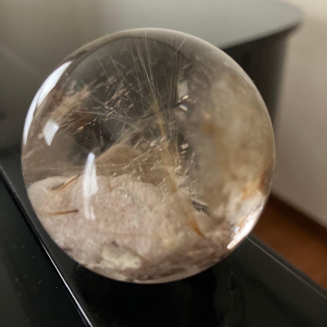 コレクションに！ホワイトガーデンとルチルクォーツの共生　スフィア　天然石置物