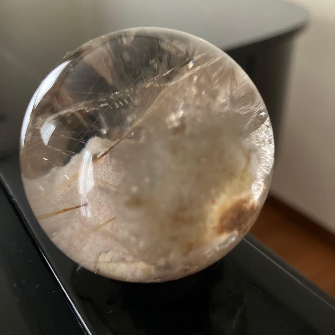 コレクションに！ホワイトガーデンとルチルクォーツの共生　スフィア　天然石置物