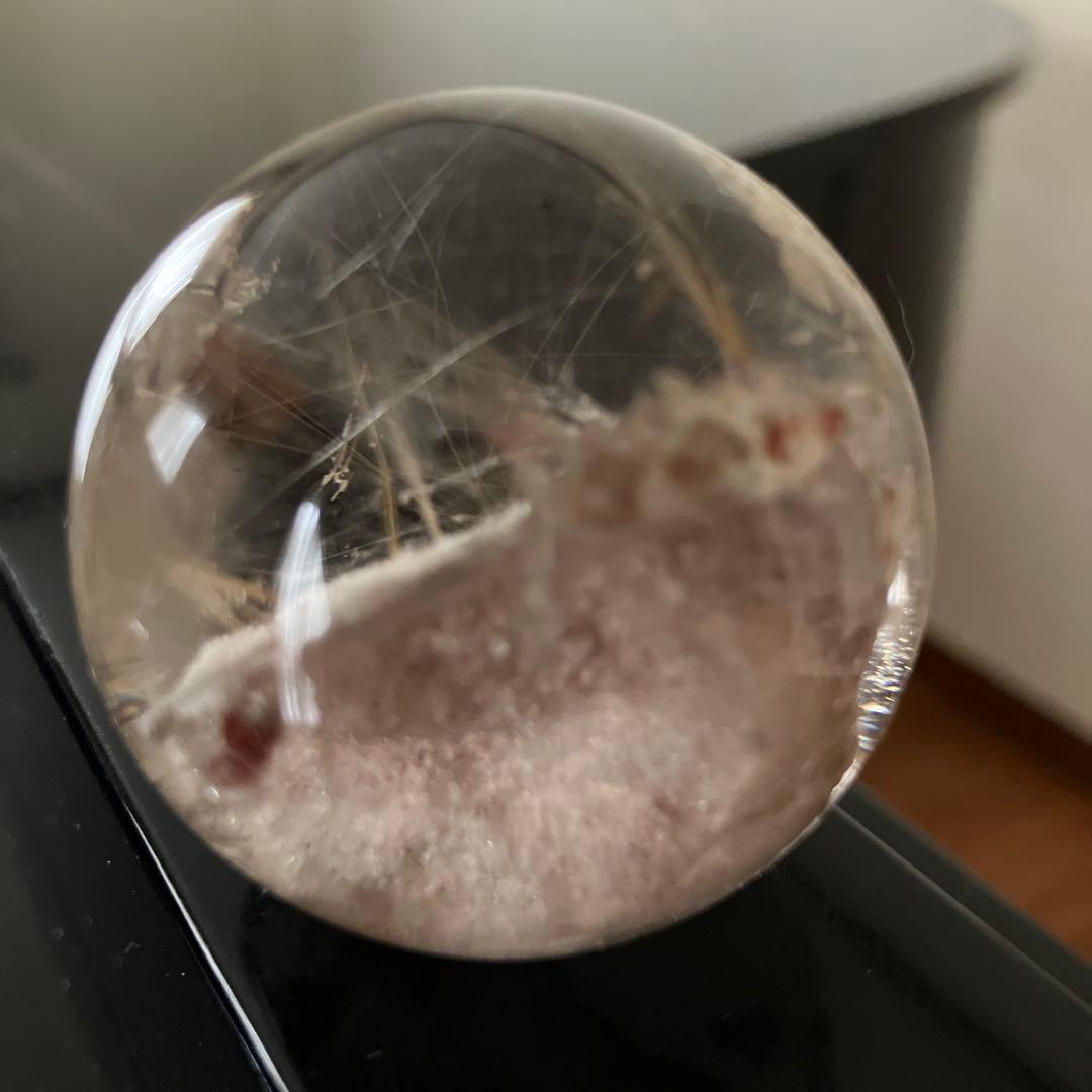 コレクションに！ホワイトガーデンとルチルクォーツの共生　スフィア　天然石置物