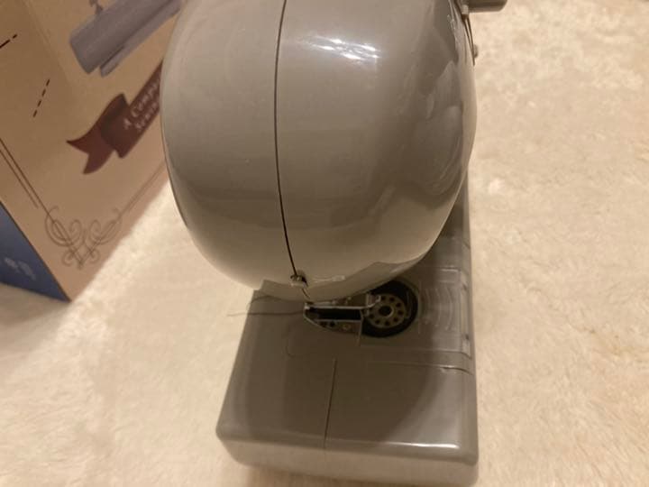可愛いこれ一台　コンパクト　ミシン　ベージュグレージュ