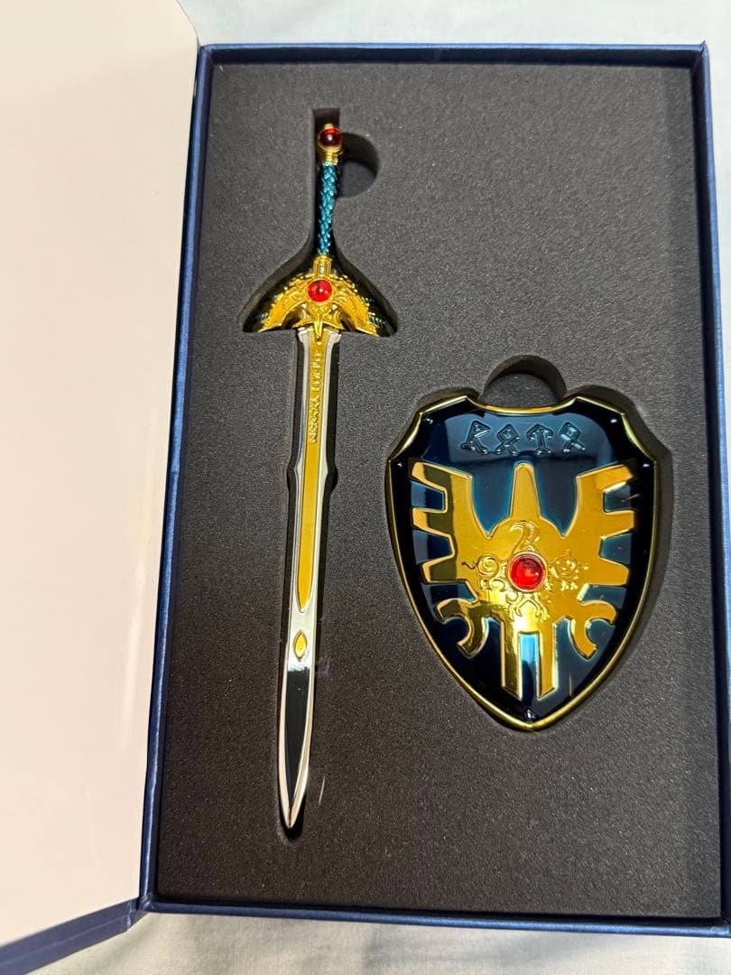 ドラゴンクエスト　メタリックアイテムズギャラリースペシャル　ロトの剣＆ロトの盾