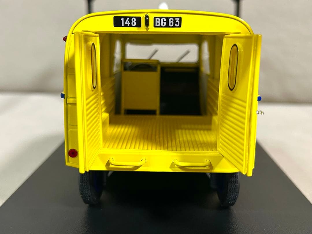 ノレブ1/18 絶版希少シトロエン2CV ミシュランサービスバンミニカー