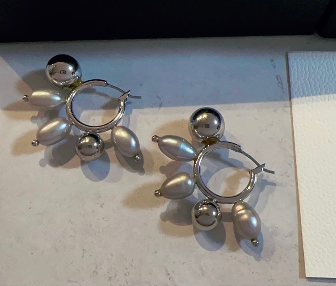 mallow ino パールフープピアス　シルバー　グレー